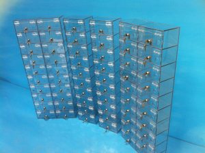 Glasses locking units
